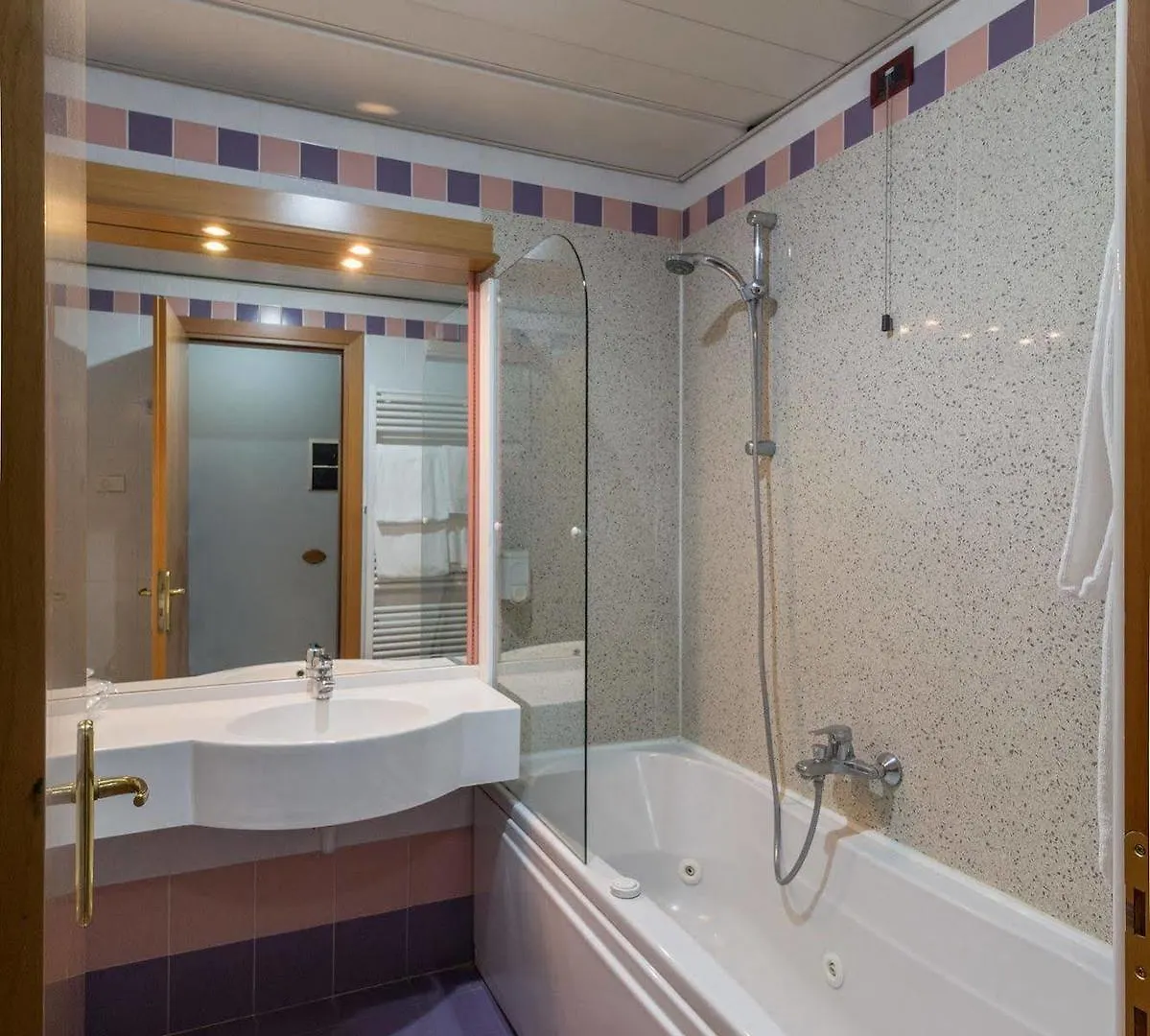 B&B Hotel Roy Silea 4*,